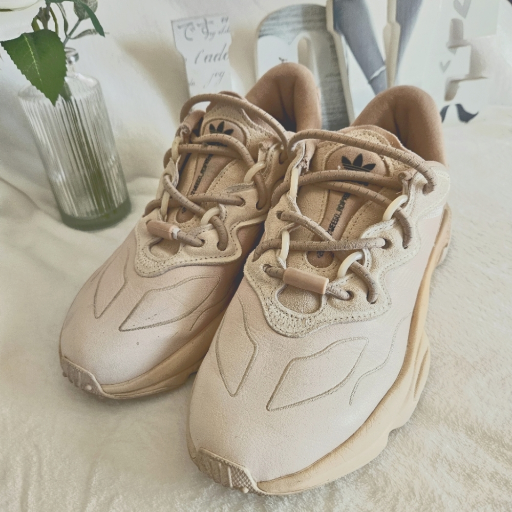 Adidas Sneakers